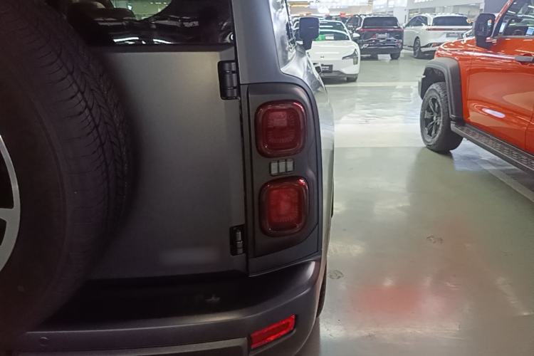 Used Haval H9 2024 2.0T Gasoline All-Wheel-Drive Extreme Edition Right Rear Taillight
