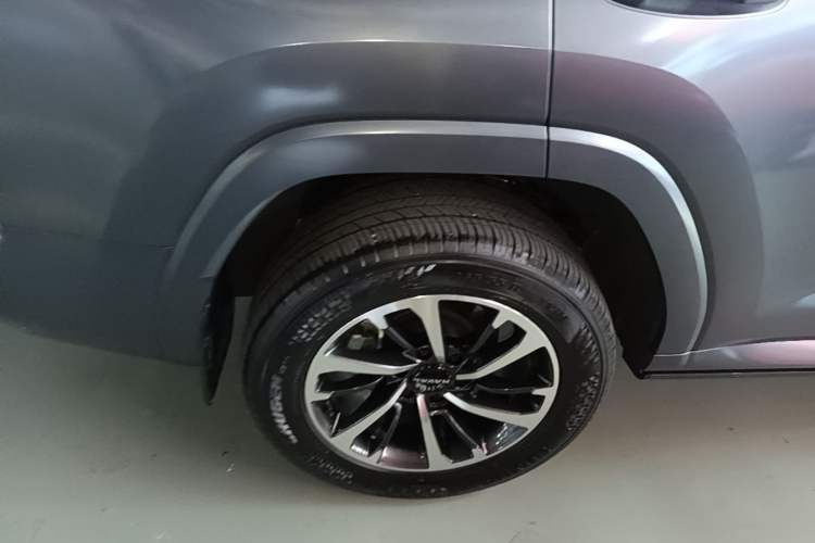 Used Haval H9 2024 2.0T Gasoline All-Wheel-Drive Extreme Edition Right Rear Wheel Hub