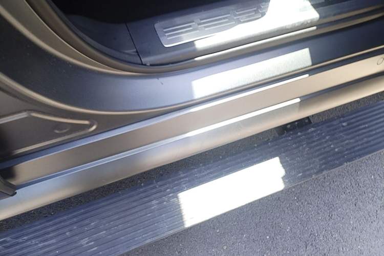 Used Haval H9 2024 2.0T Gasoline All-Wheel-Drive Extreme Edition Right Side Sill