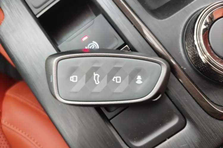 Used Haval H9 2024 2.0T Gasoline All-Wheel-Drive Extreme Edition Vehicle Key