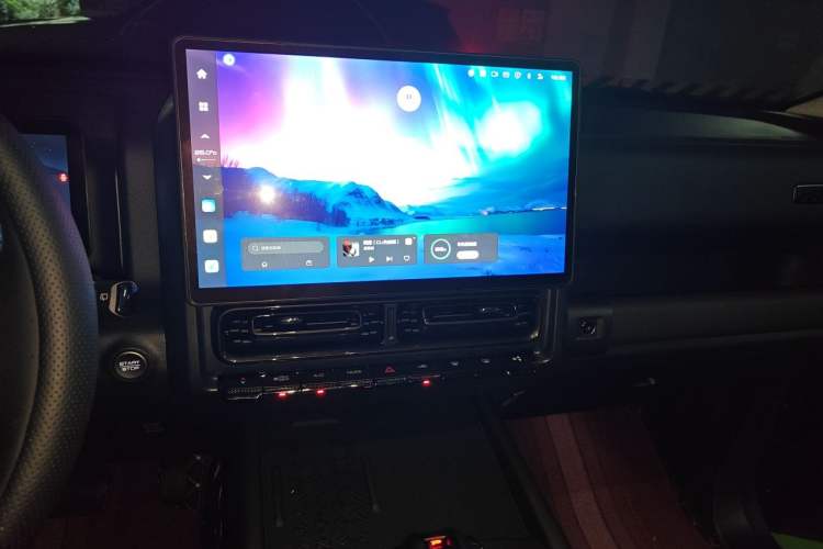 Used Haval H9 2024 2.0T Gasoline All-Wheel-Drive Extreme Edition Audio And AC Panel