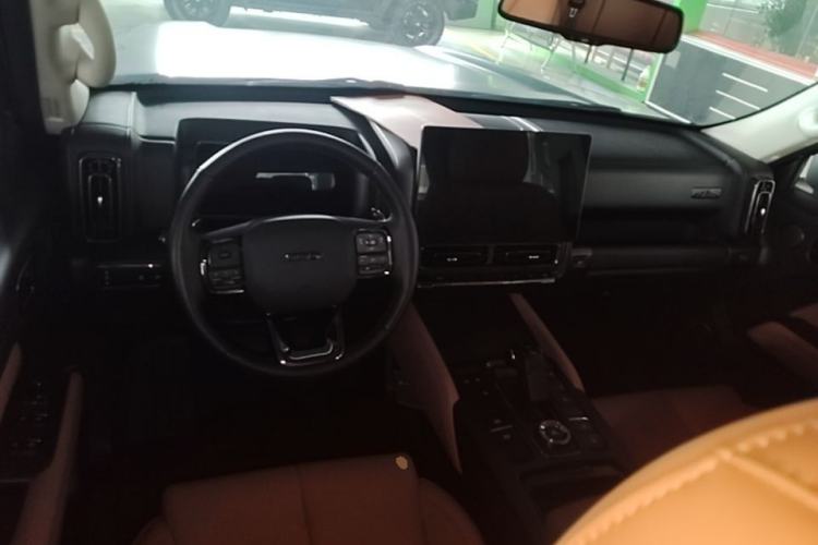 Used Haval H9 2024 2.0T Gasoline All-Wheel-Drive Extreme Edition Center Console