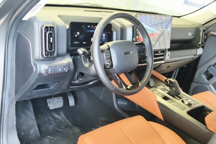Used Haval H9 2024 2.0T Gasoline All-Wheel-Drive Extreme Edition Center Console