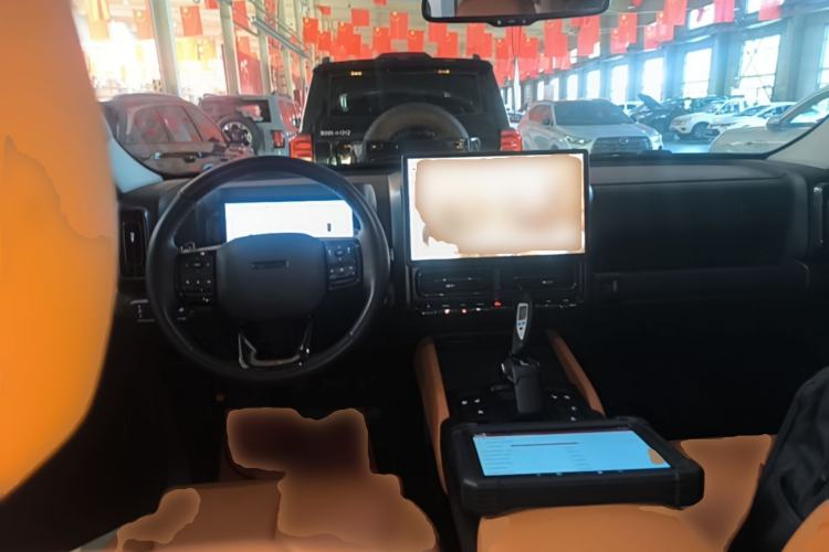 Used Haval H9 2024 2.0T Gasoline All-Wheel-Drive Extreme Edition Center Console