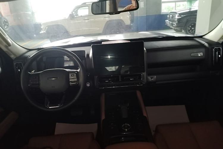 Used Haval H9 2024 2.0T Gasoline All-Wheel-Drive Extreme Edition Center Console