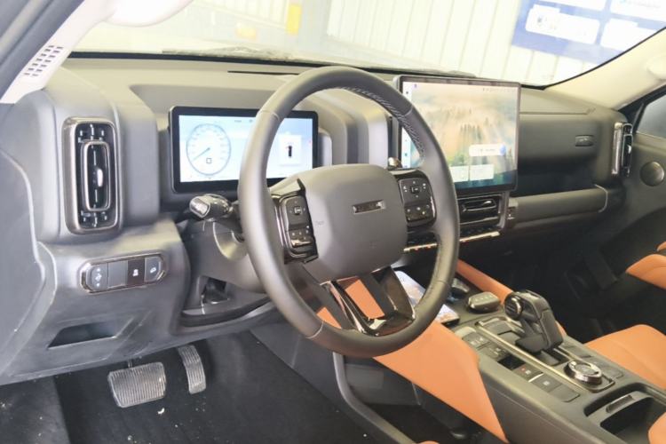 Used Haval H9 2024 2.0T Gasoline All-Wheel-Drive Extreme Edition Center Console