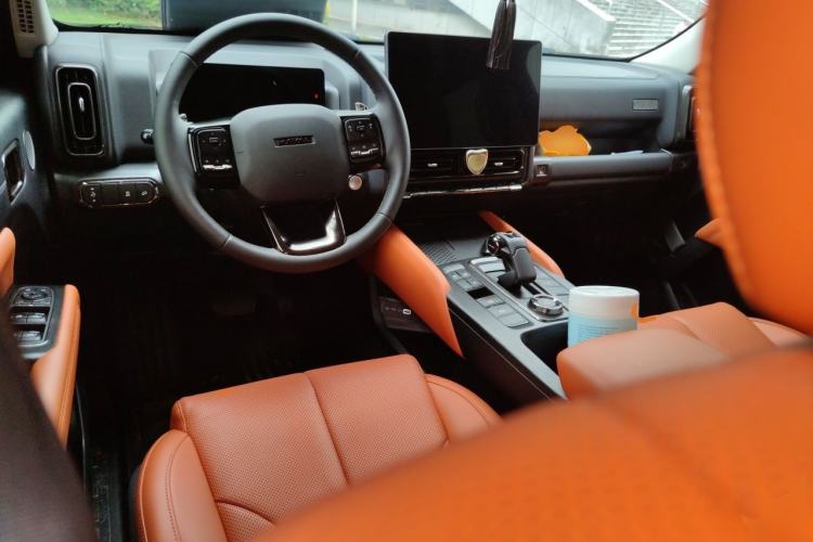 Used Haval H9 2024 2.0T Gasoline All-Wheel-Drive Extreme Edition Center Console