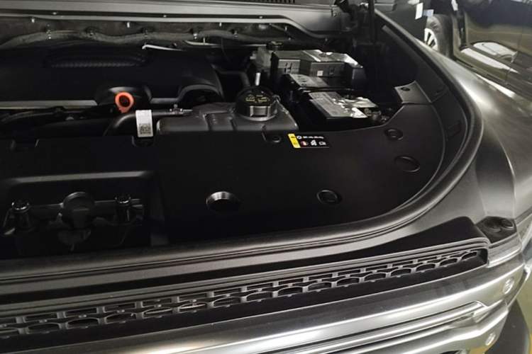 Used Haval H9 2024 2.0T Gasoline All-Wheel-Drive Extreme Edition Engine Bay Left