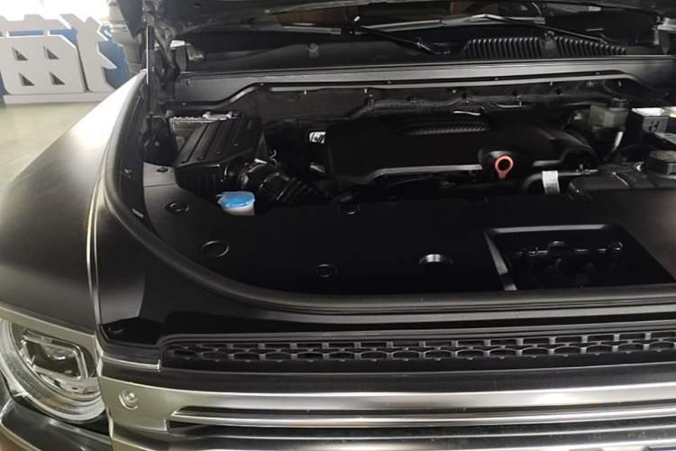 Used Haval H9 2024 2.0T Gasoline All-Wheel-Drive Extreme Edition Engine Bay Right