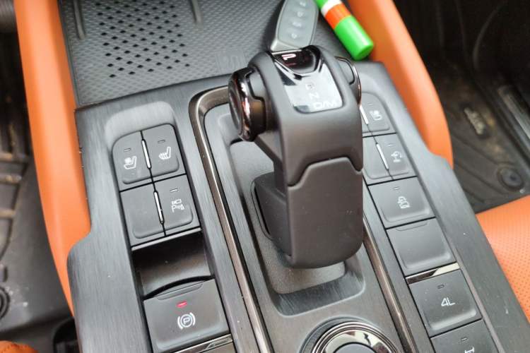 Used Haval H9 2024 2.0T Gasoline All-Wheel-Drive Extreme Edition Gear Lever