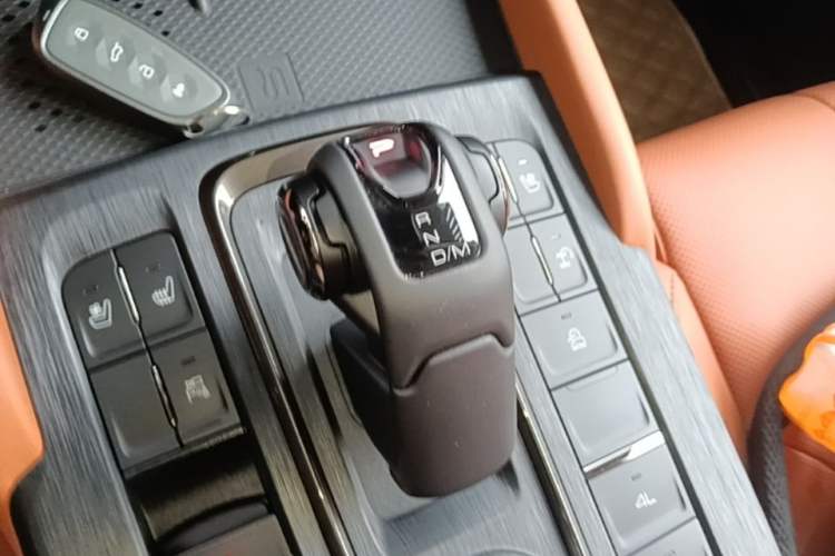 Used Haval H9 2024 2.0T Gasoline All-Wheel-Drive Extreme Edition Gear Lever