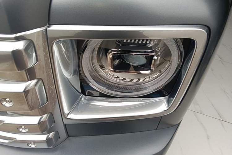 Used Haval H9 2024 2.0T Gasoline All-Wheel-Drive Extreme Edition Left Front Headlight