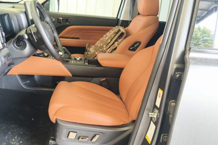 Used Haval H9 2024 2.0T Gasoline All-Wheel-Drive Extreme Edition Left Front Seat