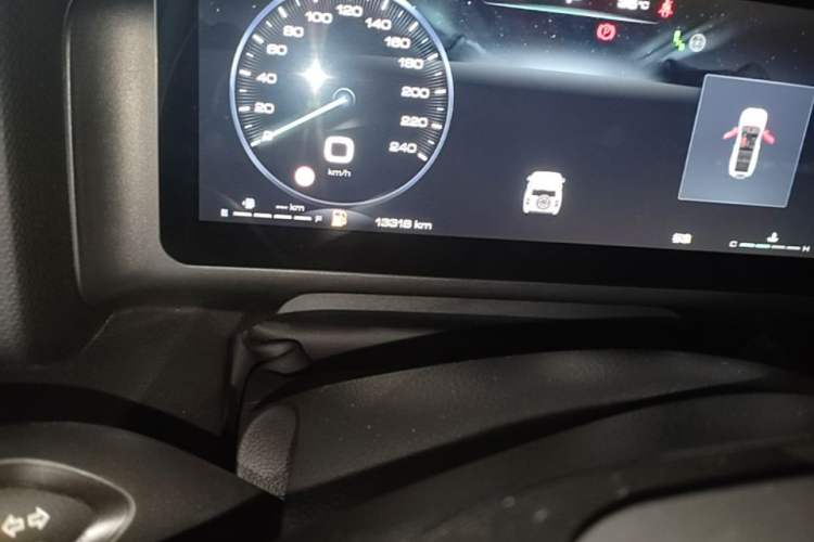 Used Haval H9 2024 2.0T Gasoline All-Wheel-Drive Extreme Edition Odometer Close Up