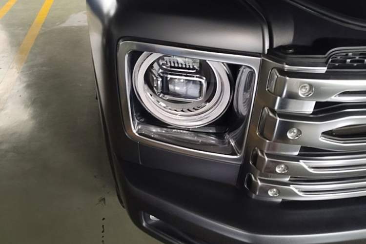 Used Haval H9 2024 2.0T Gasoline All-Wheel-Drive Extreme Edition Right Front Headlight
