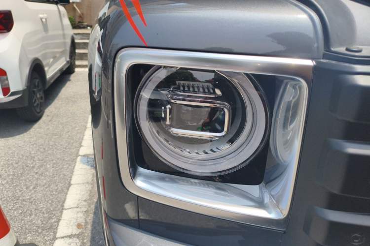 Used Haval H9 2024 2.0T Gasoline All-Wheel-Drive Extreme Edition Right Front Headlight