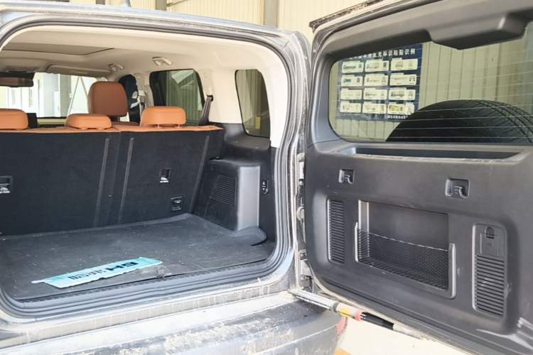 Used Haval H9 2024 2.0T Gasoline All-Wheel-Drive Extreme Edition Trunk