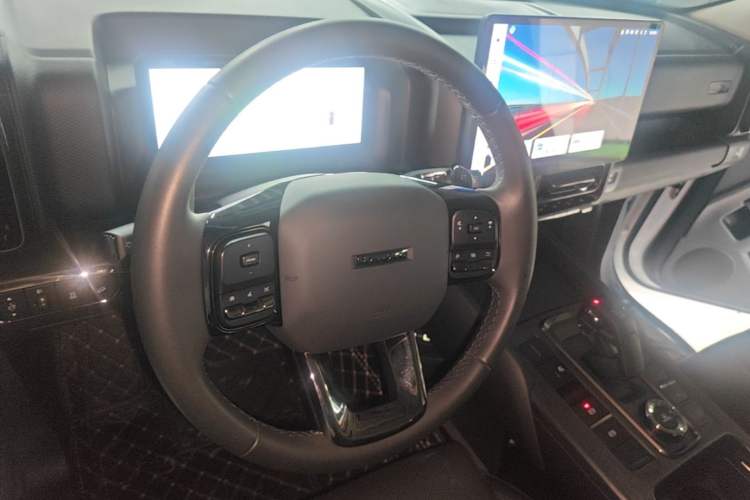 Used Haval H9 2024 2.0T Gasoline Four-Wheel Drive Explore Edition Center Console