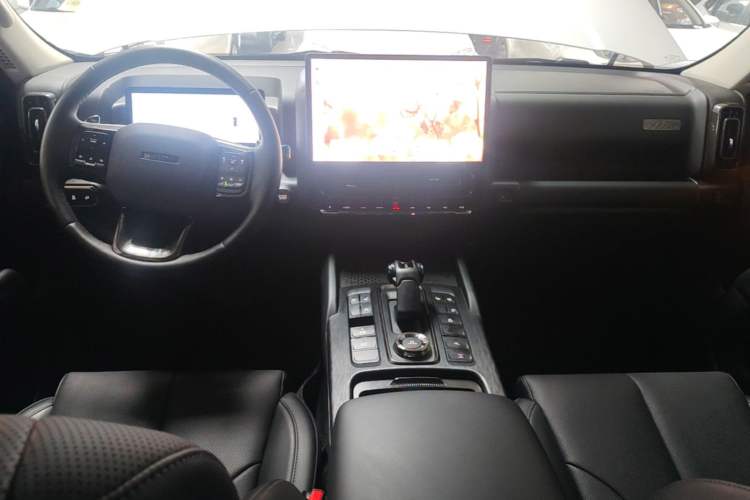 Used Haval H9 2024 2.0T Gasoline All-Wheel-Drive Extreme Edition Center Console