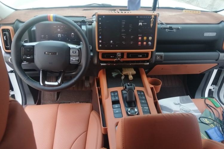 Used Haval H9 2024 2.0T Gasoline All-Wheel-Drive Extreme Edition Center Console