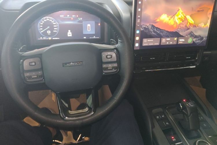 Used Haval H9 2024 2.0T Gasoline All-Wheel-Drive Extreme Edition Center Console