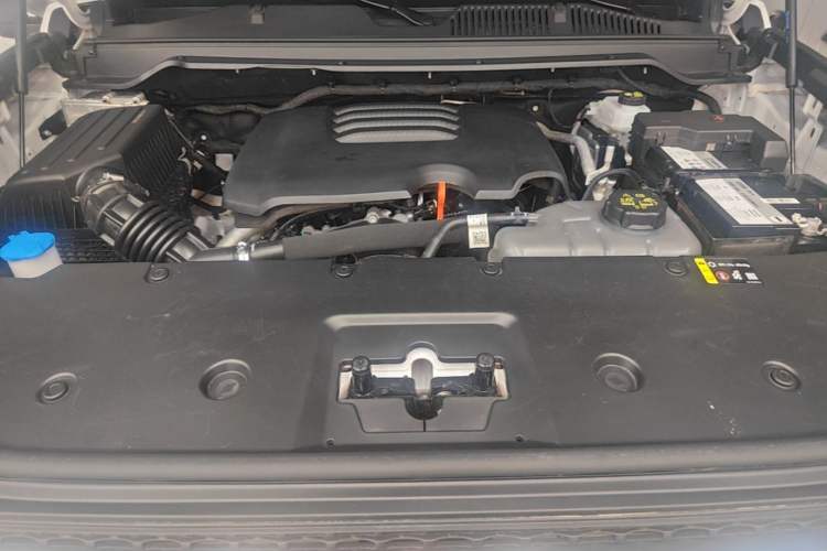 Used Haval H9 2024 2.0T Gasoline Four-Wheel Drive Explore Edition Engine Bay
