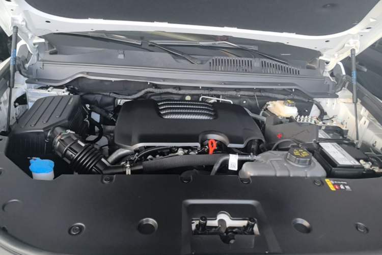 Used Haval H9 2024 2.0T Gasoline Four-Wheel Drive Explore Edition Engine Bay