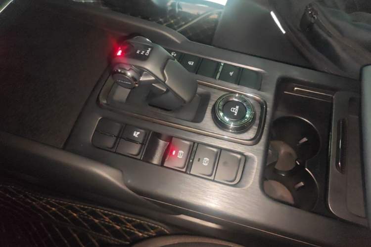 Used Haval H9 2024 2.0T Gasoline Four-Wheel Drive Explore Edition Gear Lever