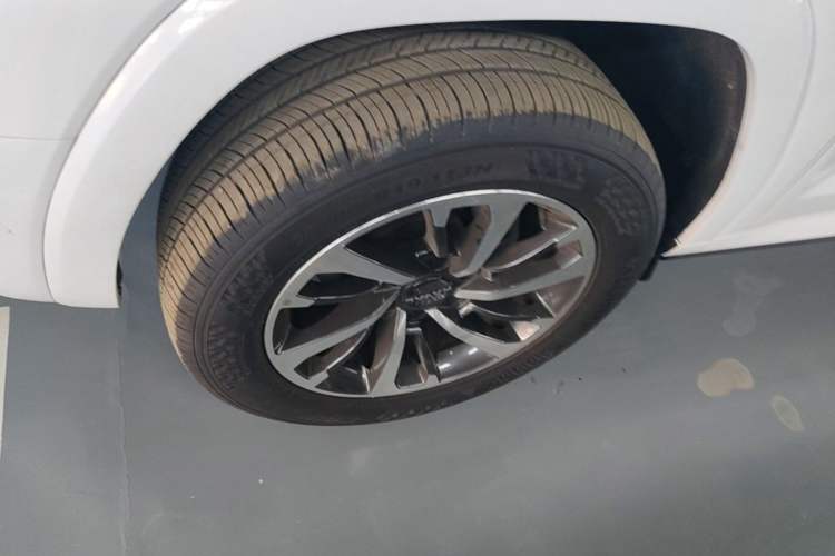 Used Haval H9 2024 2.0T Gasoline All-Wheel-Drive Extreme Edition Left Front Wheel Hub