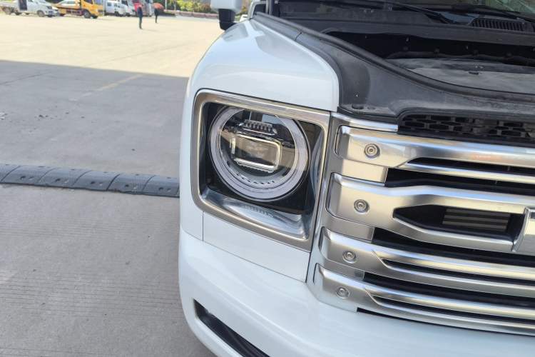 Used Haval H9 2024 2.0T Gasoline All-Wheel-Drive Extreme Edition Right Front Headlight