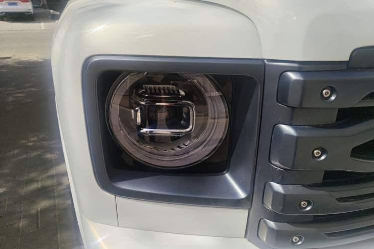 Used Haval H9 2024 2.0T Gasoline All-Wheel-Drive Extreme Edition Right Front Headlight