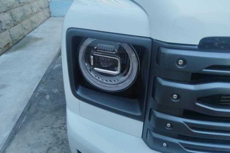 Used Haval H9 2024 2.0T Gasoline All-Wheel-Drive Extreme Edition Right Front Headlight