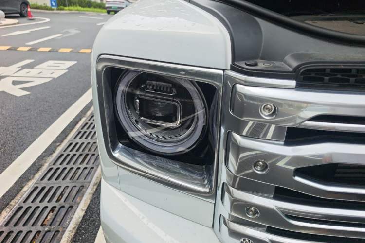 Used Haval H9 2024 2.0T Gasoline 4x4 Territory Edition Right Front Headlight