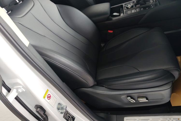 Used Haval H9 2024 2.0T Gasoline 4x4 Territory Edition Right Front Seat