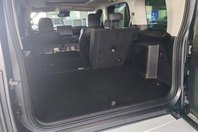 Used Haval H9 2024 2.0T Gasoline All-Wheel-Drive Extreme Edition Trunk