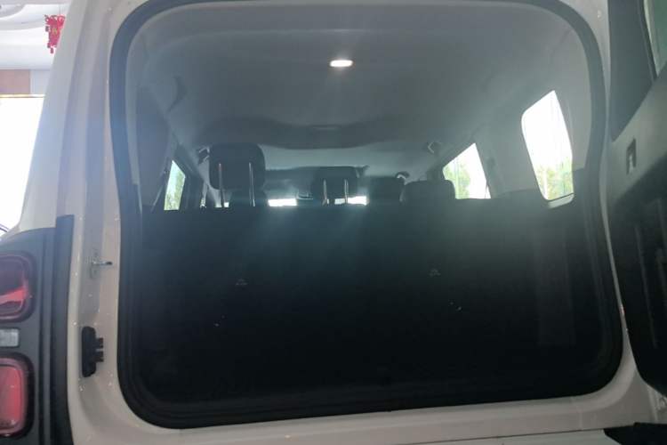 Used Haval H9 2024 2.0T Gasoline Four-Wheel Drive Explore Edition Trunk