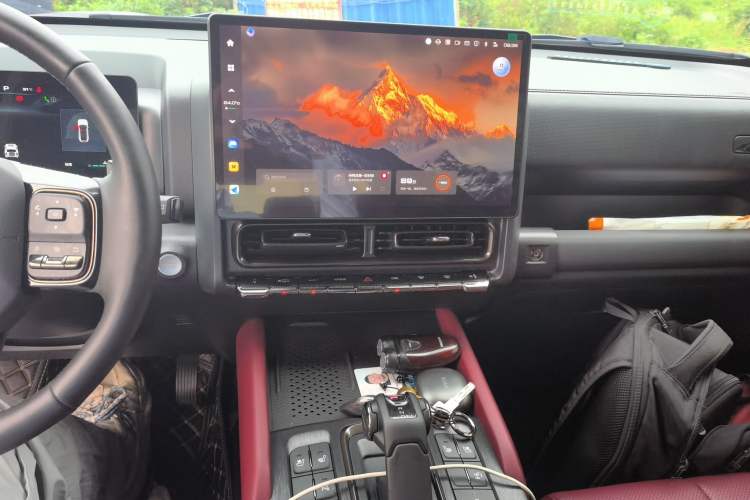 Used Haval H9 2025 Model 2.4T Diesel Four-wheel-drive Warrior Edition Audio And AC Panel