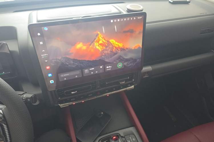 Used Haval H9 2025 Model 2.0T Gasoline Four-wheel-drive Warrior Edition Audio And AC Panel