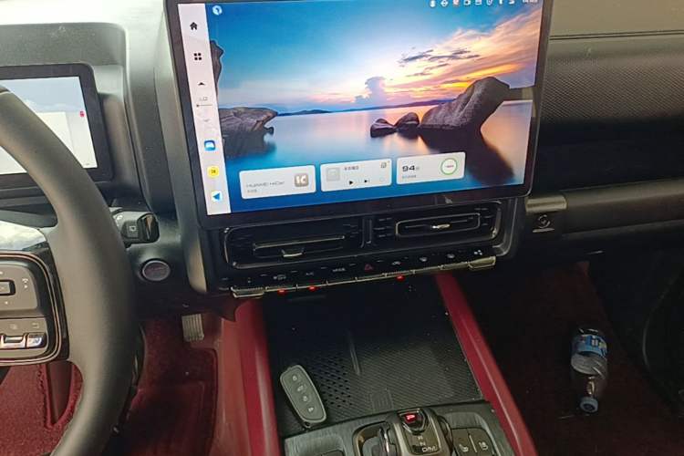 Used Haval H9 2025 Model 2.0T Gasoline Four-wheel-drive Warrior Edition Audio And AC Panel