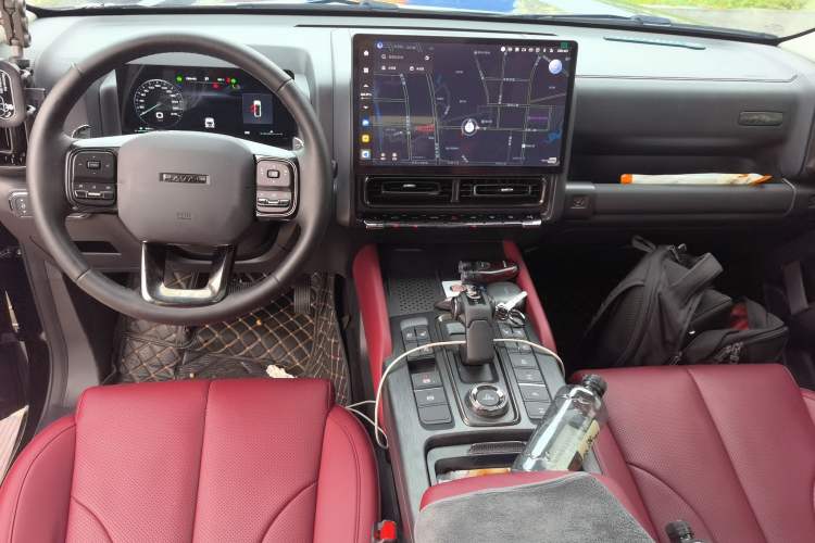 Used Haval H9 2025 Model 2.4T Diesel Four-wheel-drive Warrior Edition Center Console