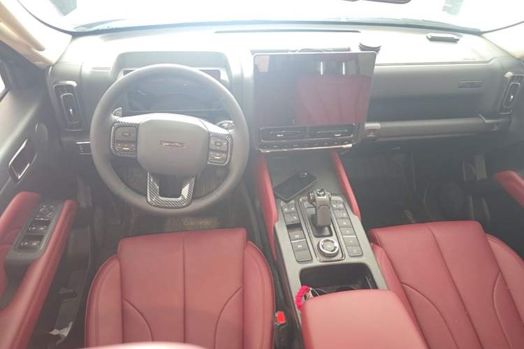 Used Haval H9 2025 Model 2.0T Gasoline Four-wheel-drive Warrior Edition Center Console