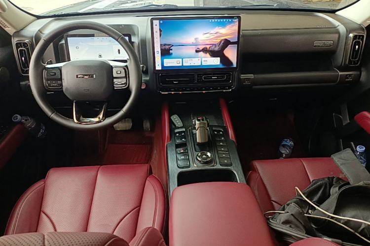 Used Haval H9 2025 Model 2.0T Gasoline Four-wheel-drive Warrior Edition Center Console