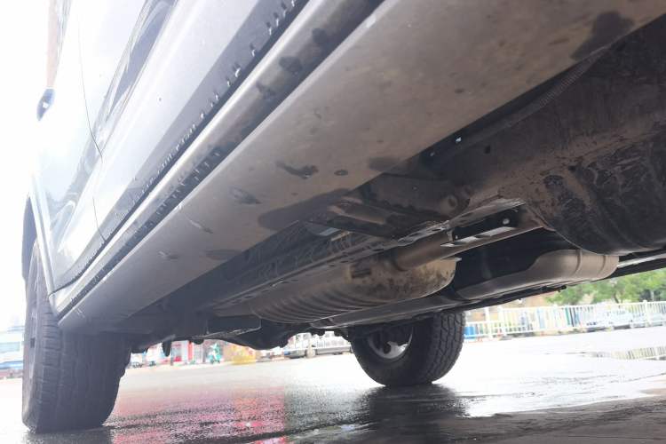 Used Haval H9 2025 Model 2.4T Diesel Four-wheel-drive Warrior Edition Chassis Front Right