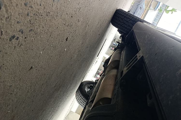 Used Haval H9 2025 Model 2.0T Gasoline Four-wheel-drive Warrior Edition Chassis Front Right