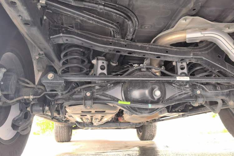 Used Haval H9 2025 Model 2.4T Diesel Four-wheel-drive Warrior Edition Chassis Rear