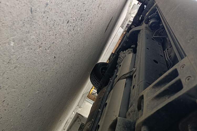 Used Haval H9 2025 Model 2.0T Gasoline Four-wheel-drive Warrior Edition Chassis Rear Left