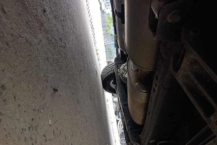 Used Haval H9 2025 Model 2.0T Gasoline Four-wheel-drive Warrior Edition Chassis Rear Right