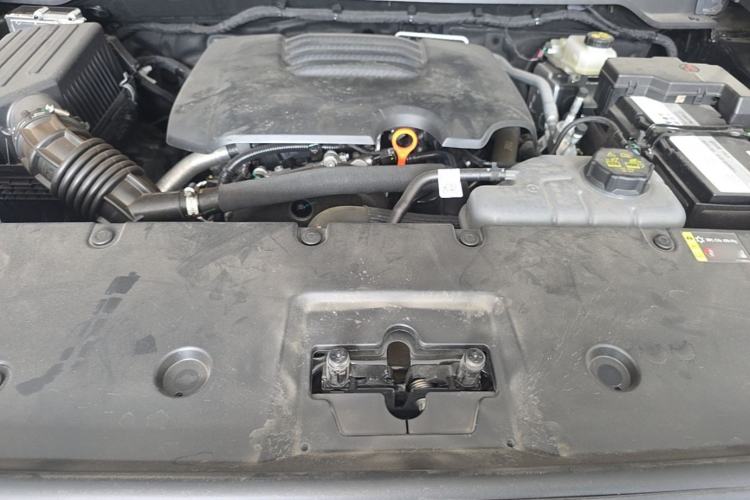 Used Haval H9 2025 Model 2.0T Gasoline Four-wheel-drive Warrior Edition Engine Bay