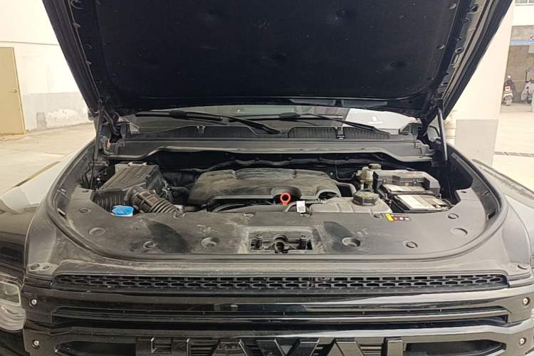 Used Haval H9 2025 Model 2.0T Gasoline Four-wheel-drive Warrior Edition Engine Bay
