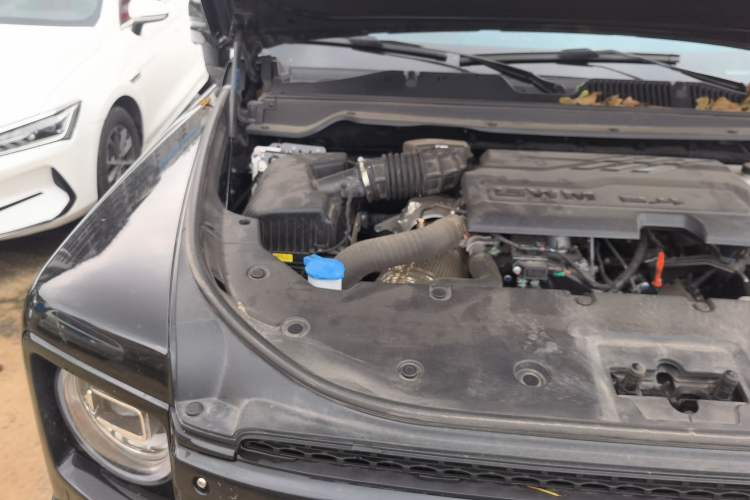 Used Haval H9 2025 Model 2.4T Diesel Four-wheel-drive Warrior Edition Engine Bay Right